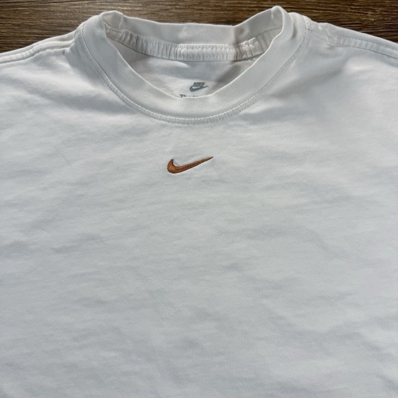Nike Women's M Cropped White T-Shirt The Nike Tee Swoosh Logo Cotton Minimalist - Picture 4 of 8